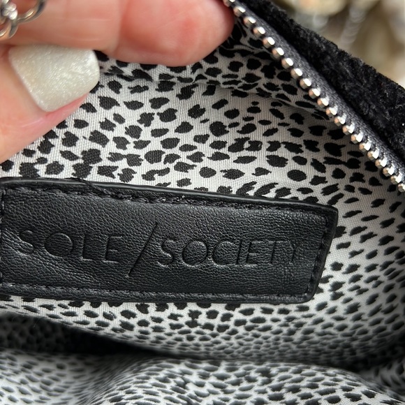 Velvet Crossbody - Picture 4 of 5